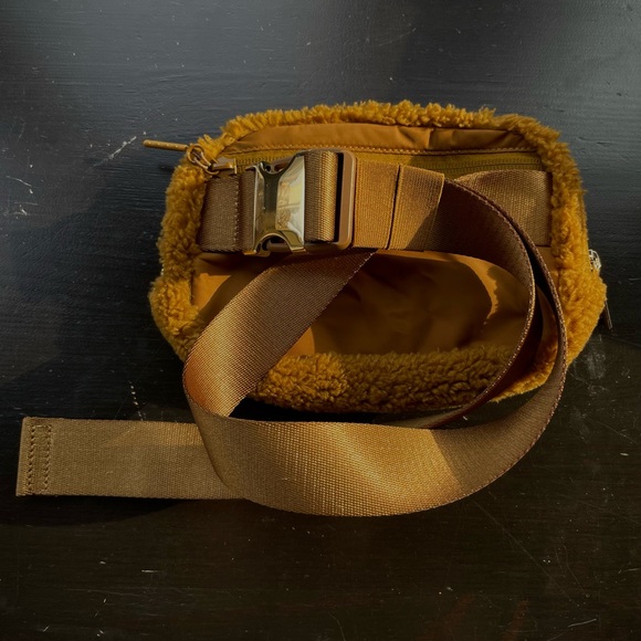 Lululemon Everywhere Fleece Belt Bag “Burnt Caramel” NWOT - Picture 2 of 9